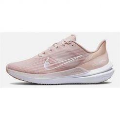 Buty do biegania damskie Nike Air Winflo 9. Czerwone obuwie sportowe damskie Nike, z materiału, bez zapięcia, do biegania. Za 513.00 zł.