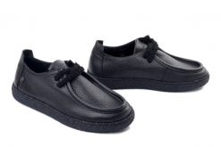 Manitu 850172-01 schwarz, półbuty damskie. Czarne półbuty damskie Manitu, bez wzorów, ze skóry, bez obcasa, bez zapięcia. Za 389.90 zł.