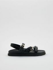 Skórzane sandały - czarny. Czarne sandały damskie Reserved, bez wzorów, ze skóry, bez obcasa, bez zapięcia. Za 159.99 zł.