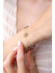 Pierres delicates Pozłacana bransoletka z labradorytami rozmiar: onesize. Szare bransoletki damskie Pierres delicates, pozłacane. Za 33.95 zł.