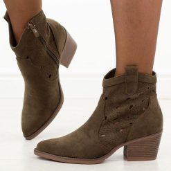 Czekoladowe ażurowe botki damskie, kowbojki Evento 9452. Brązowe botki damskie eVento, na jesień, z jeansu, eleganckie, bez obcasa, na obcasie, bez zapięcia. Za 219.00 zł.