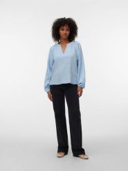 Vero Moda Bluzka w kolorze błękitnym rozmiar: L. Niebieskie bluzki damskie Vero Moda, l, bez wzorów, z bawełny, bez kołnierzyka, bez ramiączek. Za 115.95 zł.