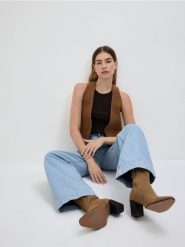 Jeansy z kontrastową wstawką - niebieski. Niebieskie jeansy damskie Reserved. W wyprzedaży za 119.99 zł.