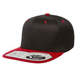 110 Czapka Z Daszkiem Typu Snapback. Czarne czapki z daszkiem damskie FLEXFIT, bez wzorów. Za 119.99 zł.