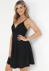 Czarna Rozkloszowana Sukienka Mini na Regulowanych Ramiączkach Kionidim. Czarne sukienki damskie Born2be, bez wzorów, z dzianiny, eleganckie, bez ramiączek. Za 39.99 zł.