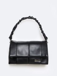 Torebka damska typu crossbody czarna oo574117 906. Czarne shopper bag Big Star, na ramię, bez dodatków. W wyprzedaży za 99.99 zł.