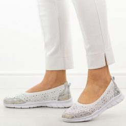 Białe ażurowe skórzane baleriny damskie Jezzi 9997. Brązowe balerinki damskie Jezzi, w ażurowe wzory, z jeansu, z okrągłym noskiem. Za 189.00 zł.