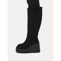 Kozaki Badura. Czarne kozaki damskie Badura, bez obcasa, na koturnie, bez zapięcia. Za 349.99 zł.