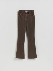 Jeansy flare bootcut - brązowy. Brązowe jeansy damskie Reserved. Za 129.99 zł.