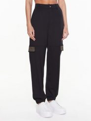 Liu Jo Sport Spodnie materiałowe TA3156 J5942 Czarny Regular Fit. Czarne spodnie materiałowe damskie Liu Jo Sport, bez wzorów, z materiału. Za 799.99 zł.