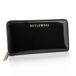 Portfel damski BETLEWSKI ZBPD-BS-5297 CZARNY. Czarne portfele damskie Betlewski, bez wzorów, z lakierowanej skóry. Za 139.99 zł.