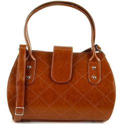 Elegancki kuferek ze skóry naturalnej DAN-A T256 camel. Brązowe kuferki damskie DAN-A, ze skóry, bez dodatków. Za 299.99 zł.