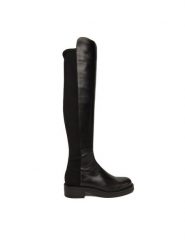 Stuart Weitzman Muszkieterki Celia SM396 Czarny. Czarne kozaki damskie Stuart Weitzman, ze skóry, bez obcasa, na płaskiej podeszwie, bez zapięcia. Za 3,489.00 zł.