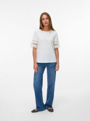 Vero Moda Koszulka w kolorze białym rozmiar: XL. Białe bluzki damskie Vero Moda, xl, bez wzorów, z bawełny, bez kołnierzyka, bez ramiączek. Za 60.99 zł.