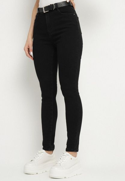 Czarne Jeansy o Dopasowanym Kroju z Wysokim Stanem Palira. Czarne jeansy damskie Born2be, z podwyższonym stanem. Za 79.99 zł.