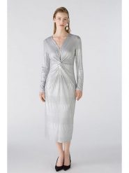 Oui Sukienka w kolorze srebrnym rozmiar: 36. Szare sukienki damskie Oui, bez wzorów, bez ramiączek. Za 171.28 zł.