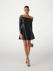 Guess Sukienka z imitacji skóry W5RK43 K8S30 Czarny Regular Fit. Czarne sukienki damskie Guess, z aplikacjami, ze skóry, bez ramiączek. Za 539.99 zł.