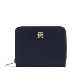 Portfel Tommy Hilfiger. Niebieskie portfele damskie Tommy Hilfiger, bez wzorów, z nylonu. Za 209.99 zł.