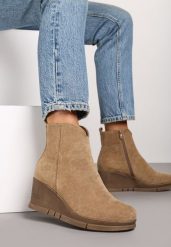Ciemnobeżowe Casualowe Botki na Koturnie z Ociepleniem Etteora. Brązowe botki damskie Renee, z jeansu, eleganckie, bez obcasa, na koturnie, bez zapięcia. Za 149.99 zł.