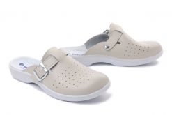 INBLU AE-01 002 beżowy, klapki damskie. Brązowe klapki damskie Inblu, w ażurowe wzory, bez obcasa, bez zapięcia. Za 77.99 zł.