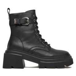 Trzewiki Steve Madden. Czarne botki damskie Steve Madden, bez obcasa, na słupku, bez zapięcia. Za 769.99 zł.