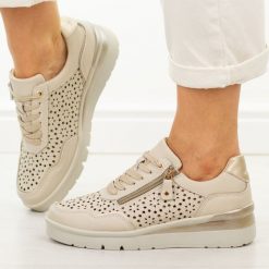 Beżowe skórzane ażurowe półbuty damskie Filippo Dp7677/26. Brązowe półbuty damskie Filippo, na jesień, w ażurowe wzory, z jeansu, z okrągłym noskiem, bez obcasa, na koturnie, bez zapięcia. W wyprzedaży za 227.92 zł.