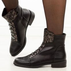 Czarne kw botki damskie zimowe Jezzi Asa62-16. Czarne botki damskie Jezzi, na jesień, ze skóry, biznesowe, bez obcasa, na obcasie, bez zapięcia. Za 249.00 zł.
