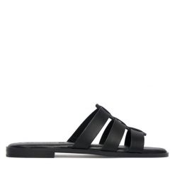 Klapki Tamaris. Czarne klapki damskie Tamaris, bez wzorów, bez obcasa, bez zapięcia. Za 299.99 zł.