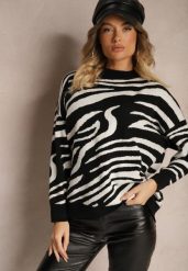 Biało-Czarny Sweter o Klasycznym Kroju w Print w Zebrę Venitia. Białe swetry klasyczne damskie Renee, na zimę, bez kołnierzyka. Za 69.99 zł.