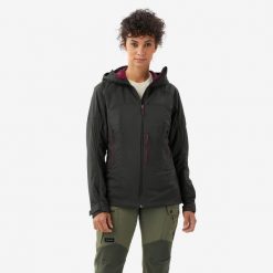 Kurtka turystyczna damska MT900 Softshell. Zielone kurtki sportowe damskie SIMOND, m, bez wzorów, z materiału, bez kaptura. Za 349.99 zł.