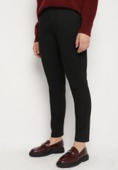 Czarne Dopasowane Spodnie Skinny z Gumką w Talii i Kieszeniami Avenelle. Czarne rurki damskie Born2be, bez wzorów, z jeansu. Za 79.99 zł.