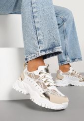 Biało-Beżowe Sneakersy w Steetwearowym Stylu na Tłoczonej Platformie Gonavielle. Białe obuwie sportowe damskie Renee, z jeansu, bez zapięcia. Za 99.99 zł.