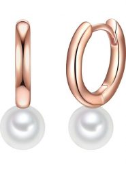 The Pacific Pearl Company Pozłacane kolczyki-kreole z perłami rozmiar: onesize. Białe kolczyki damskie The Pacific Pearl Company, z perłą, pozłacane. Za 307.46 zł.