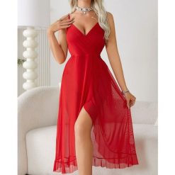 Koszulka nocna maxi z lekkiego materiału na romantyczne wieczory Belandina. Czerwone koszulki damskie Intica, l, z aplikacjami, z materiału, bez kołnierzyka, bez ramiączek. Za 109.00 zł.