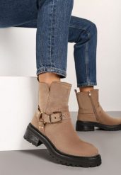 Ciemnobeżowe Botki z Imitacji Zamszu Zdobione Klamrą w Motocyklowym Stylu Ninnalea. Brązowe botki damskie Born2be, z jeansu, eleganckie, bez obcasa, na obcasie, bez zapięcia. Za 139.99 zł.