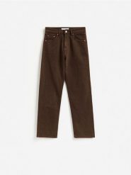 Jeansy straight z krótszą nogawką - brązowy. Brązowe jeansy damskie Reserved. Za 129.99 zł.