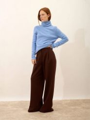 Just Cashmere Kaszmirowy golf "June" w kolorze błękitnym rozmiar: 2XL. Niebieskie golfy damskie Just Cashmere, xl, bez wzorów, z kaszmiru, bez ramiączek. Za 602.95 zł.