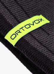 Czapka zimowa Ortovox Peak Beanie - black raven. Czarne czapki damskie ORTOVOX, na zimę, bez wzorów, z materiału. Za 186.99 zł.