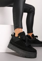Czarne Sneakersy na Platformie ze Sznurowaniem Ozdobione Futerkiem Vaivelle. Czarne obuwie sportowe damskie Renee, z jeansu, bez zapięcia. Za 99.99 zł.