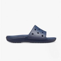 Klapki basenowe Crocs Classic Slide. Niebieskie klapki damskie Crocs, bez wzorów, bez obcasa, bez zapięcia. Za 89.99 zł.