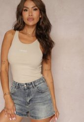 Niebieskie Bawełniane Szorty Denimowe High Waist Kaivima. Niebieskie szorty damskie Renee, bez wzorów, z bawełny, z podwyższonym stanem. Za 69.99 zł.