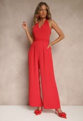 Czerwony Kombinezon o Taliowanym Kroju z Dekoltem Halter i Wiązanym Paskiem Malisena. Czerwone sukienki damskie Renee, bez wzorów, eleganckie, bez ramiączek. W wyprzedaży za 119.99 zł.