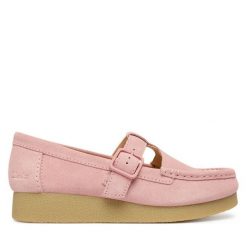 Półbuty Clarks. Czerwone półbuty damskie Clarks, bez wzorów, bez obcasa, na płaskiej podeszwie, bez zapięcia. Za 479.99 zł.