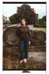 Jeansy bootcut granatowe. Jeansy damskie MOODO. Za 149.99 zł.