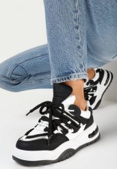 Czarne Sneakersy na Grubej Podeszwie z Kolorowymi i Metalicznymi Wstawkami Ecastia. Czarne obuwie sportowe damskie Born2be, bez zapięcia. Za 109.99 zł.