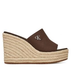 Klapki Calvin Klein. Brązowe klapki damskie Calvin Klein, bez wzorów, bez obcasa, bez zapięcia. Za 299.99 zł.