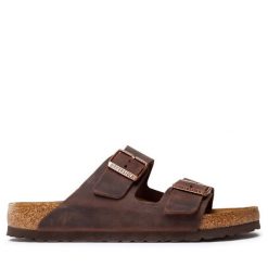 Klapki Birkenstock. Brązowe klapki damskie Birkenstock, bez wzorów, bez obcasa, bez zapięcia. Za 449.99 zł.