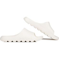 Klapki damskie Coqui Lou. Zielone klapki damskie Coqui, bez wzorów, bez obcasa, bez zapięcia. Za 83.00 zł.