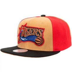 Czapka typu snapback Philadelphia 76ers On The Block HWC. Brązowe czapki z daszkiem damskie Mitchell & Ness, bez wzorów. Za 157.50 zł.