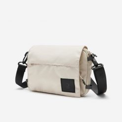 Saszetka Newfeel Activ Mblty Venice 1,3 l. Czerwone nerki i saszetki damskie NEWFEEL, bez wzorów, z tkaniny. W wyprzedaży za 59.99 zł.